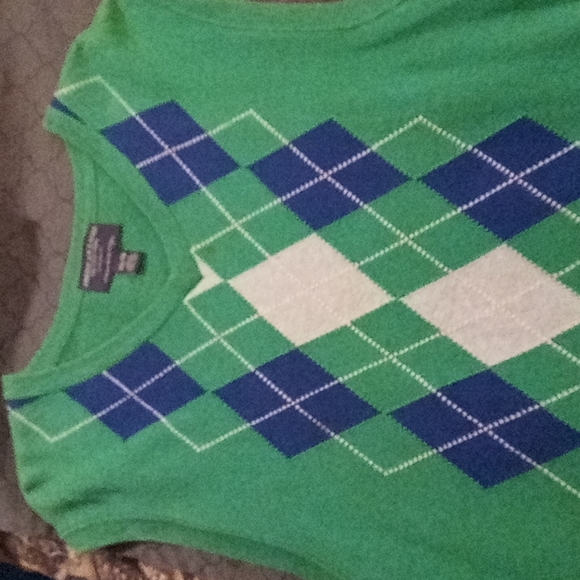 American Eagle men's size 2x sweater vest. Only one small check 4th pic - Picture 1 of 4